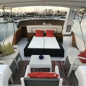 Johnny M Yacht Hotel en barco Ta Xbiex